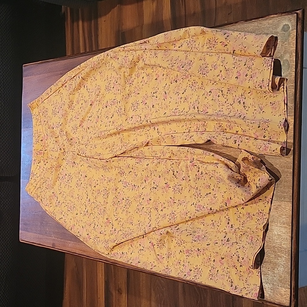 Womens size Medium/6, Shein, wide leg, spring type pants with floral design.